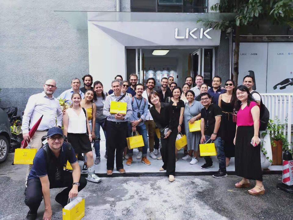 LKKERSCM United States Customer Visits To Shenzhen Consumer Electronics Showroom Product Development Supply Chain Management
